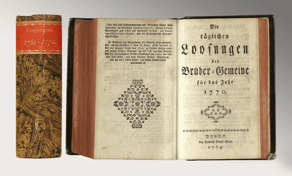 A photo of a very old book. On the right is a picture of the spine, which reads "Losungen 1761 - 1770". On the right is the opened book displaying the page for the beginning of the year 1770. The text is all in German.